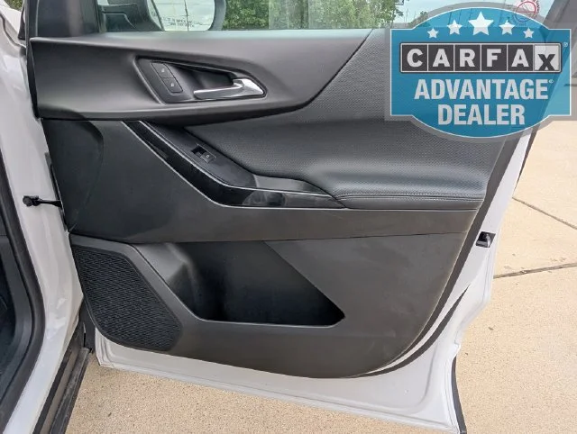 Used 2026 Summit White Chevrolet LT image 33