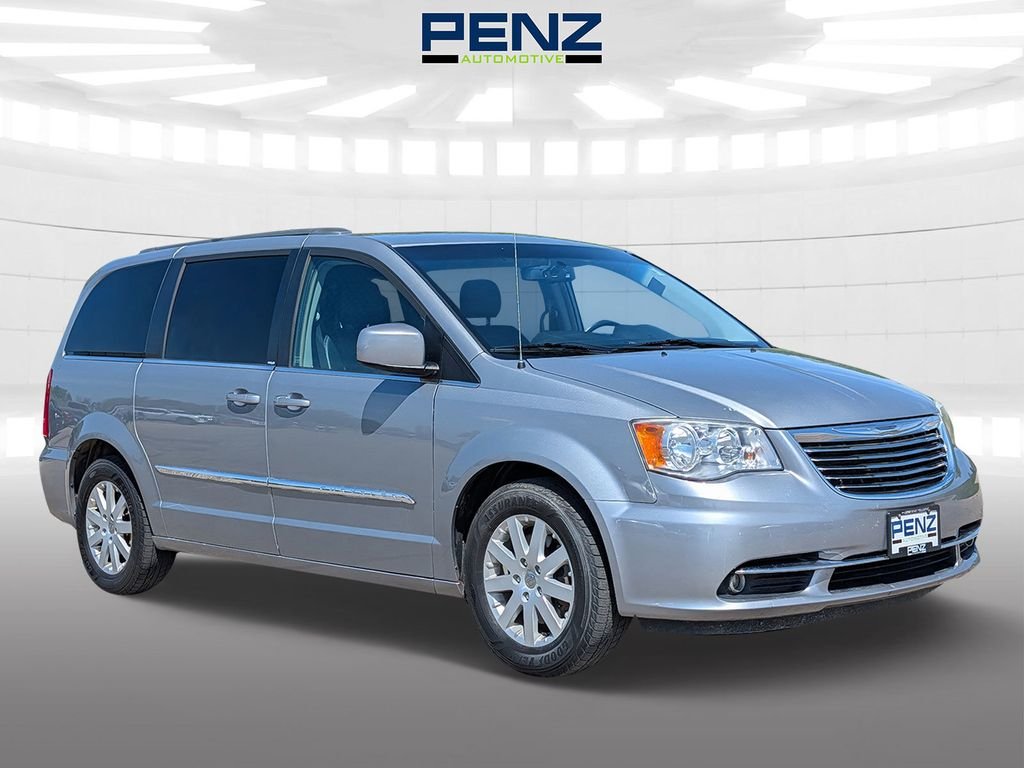 2014 Chrysler Town & Country Touring's photo