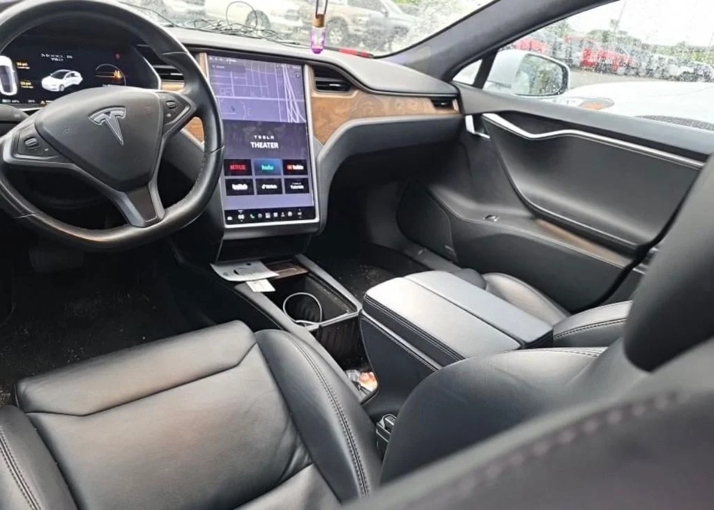 Used 2018 White Tesla 75D image 3