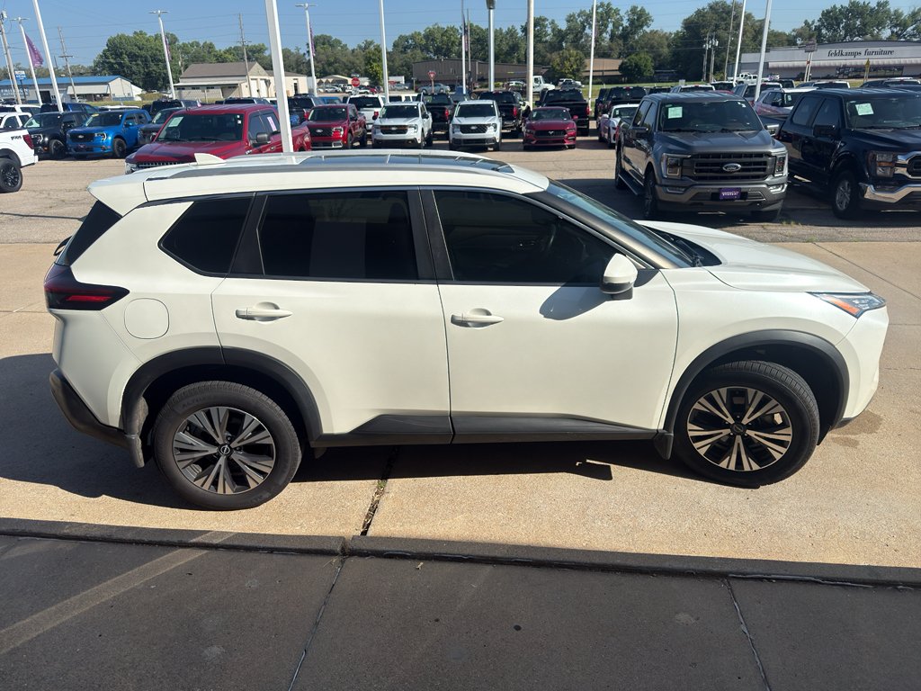 Used 2022  Nissan SV image 9