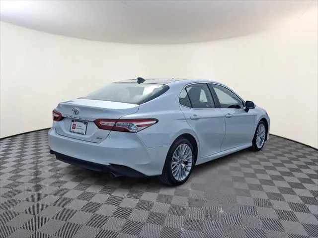 2020 Toyota Camry XLE - Photo 6