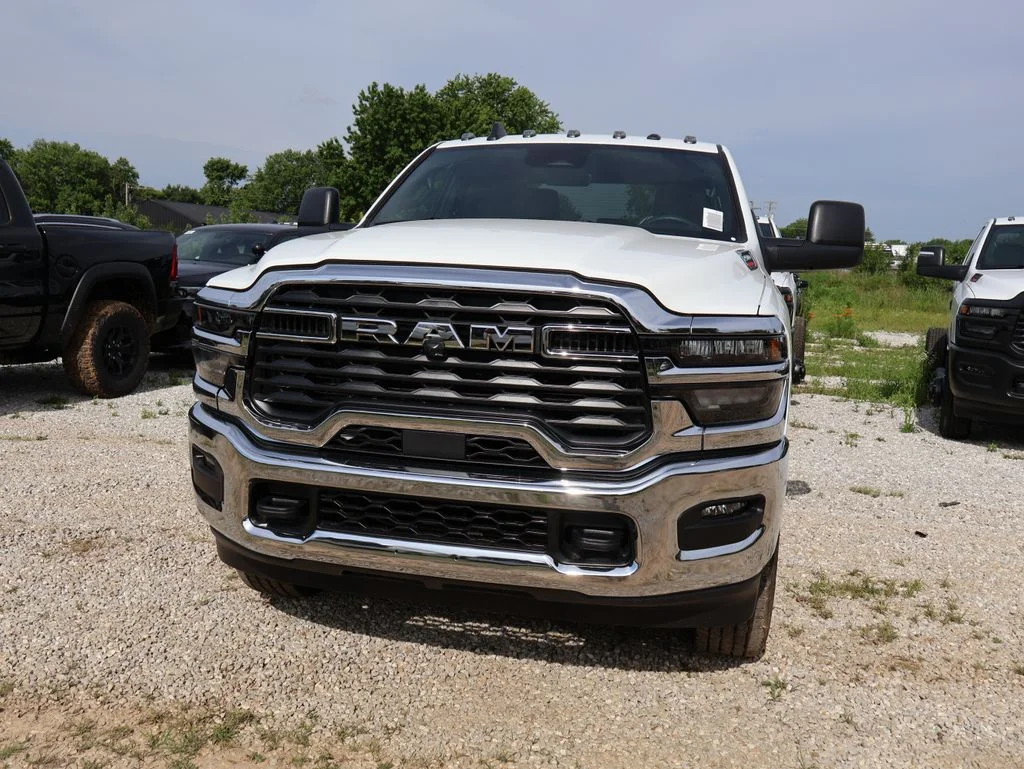 New 2026 Bright White Clear-Coat Exterior Paint RAM Tradesman image 5