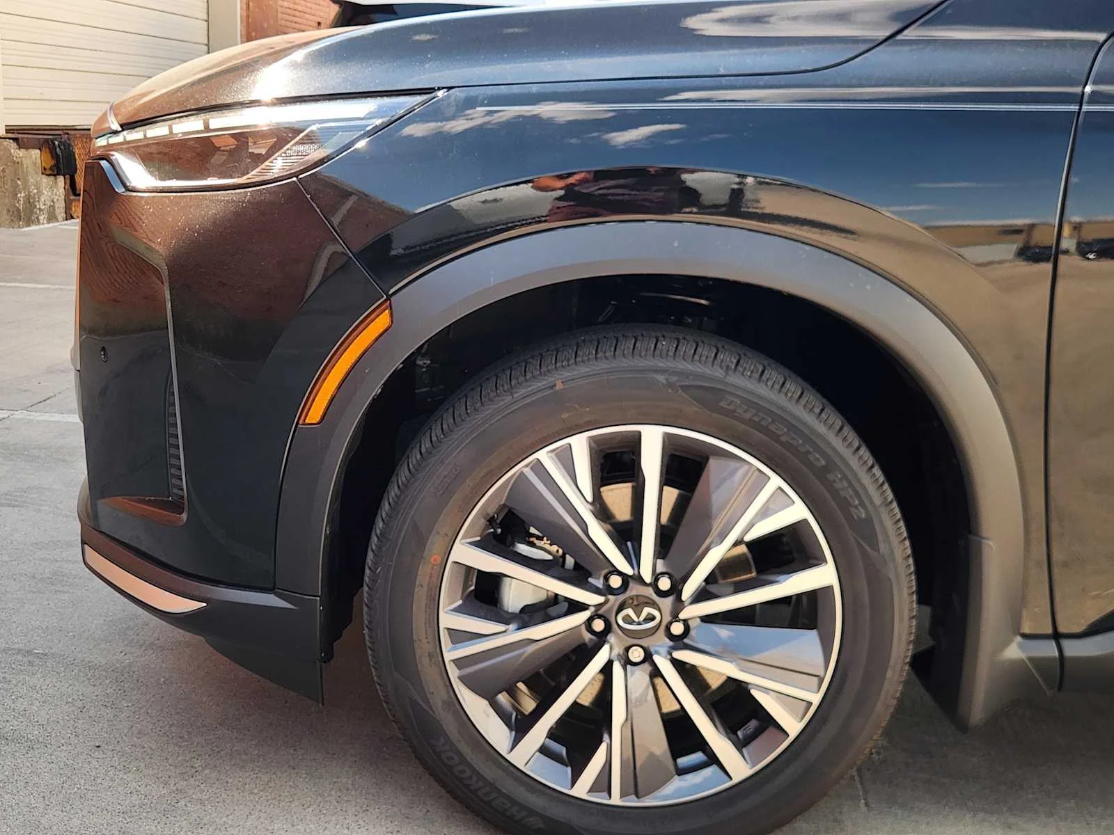 New 2027 MINERAL BLACK INFINITI Luxe AWD image 6