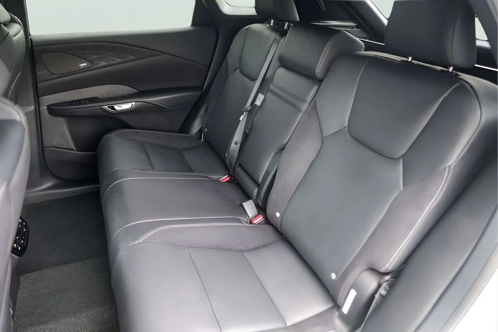 Used 2024 White Lexus 500h F SPORT Performance image 28