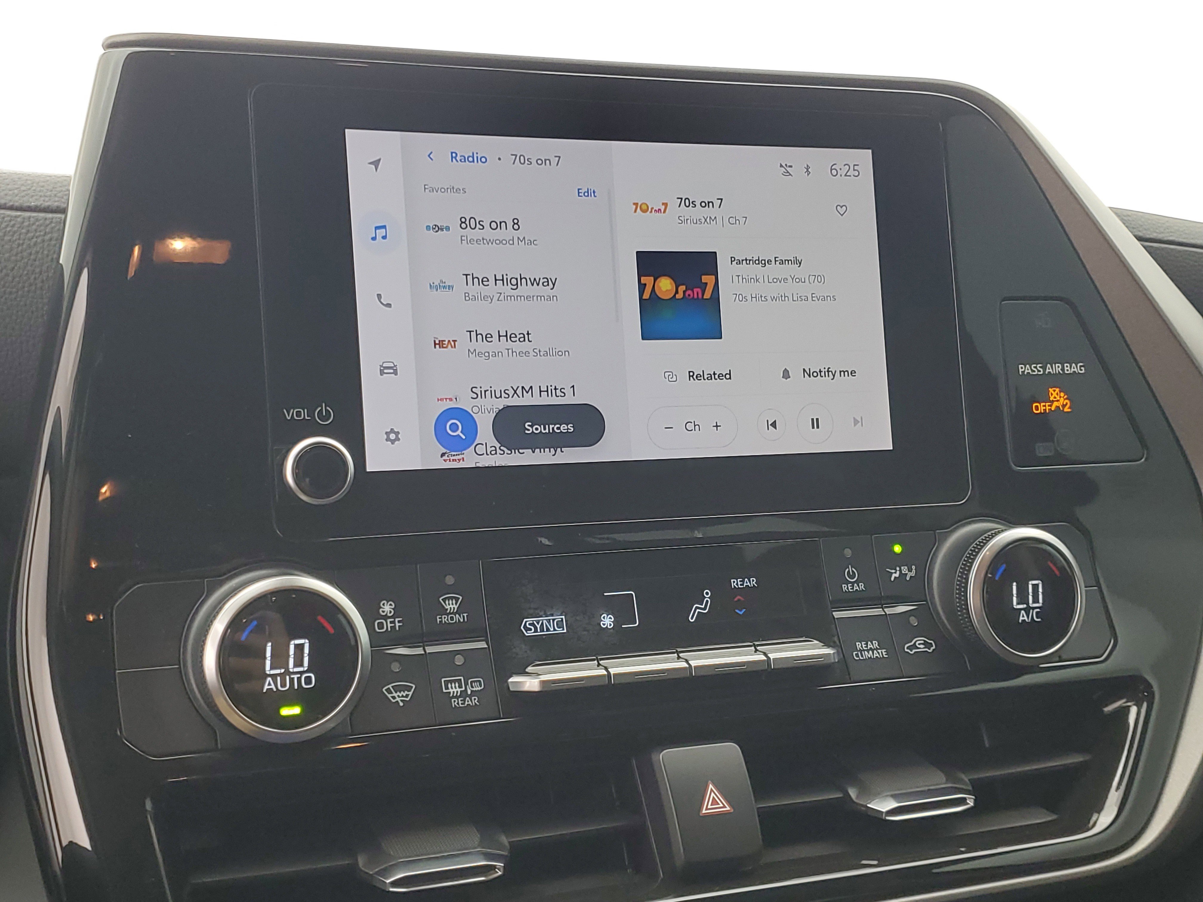 2024 Toyota Highlander LE - Photo 29