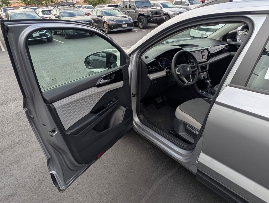 Used 2023 Silver Volkswagen 1.5T S image 32