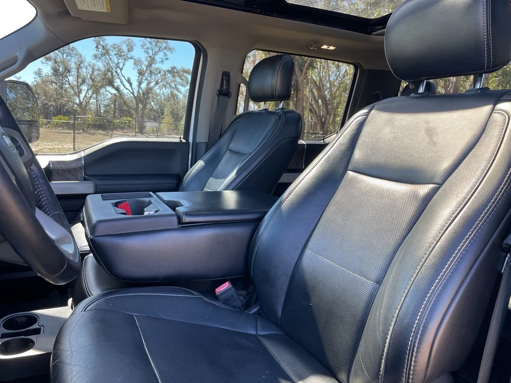 Used 2019 White Platinum Tri-Coat Metallic Ford LARIAT image 15