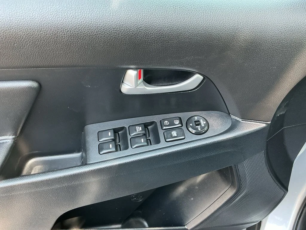 Used 2016 Silver Kia LX image 10