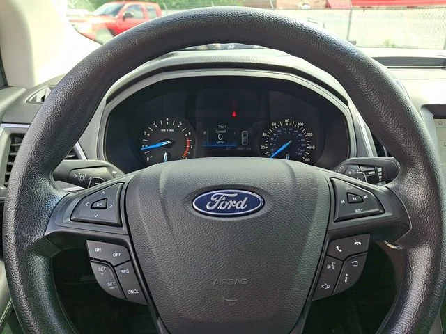 Used 2020 Black Ford SE image 25