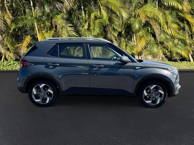 Used 2025 Gray Hyundai SEL image 3