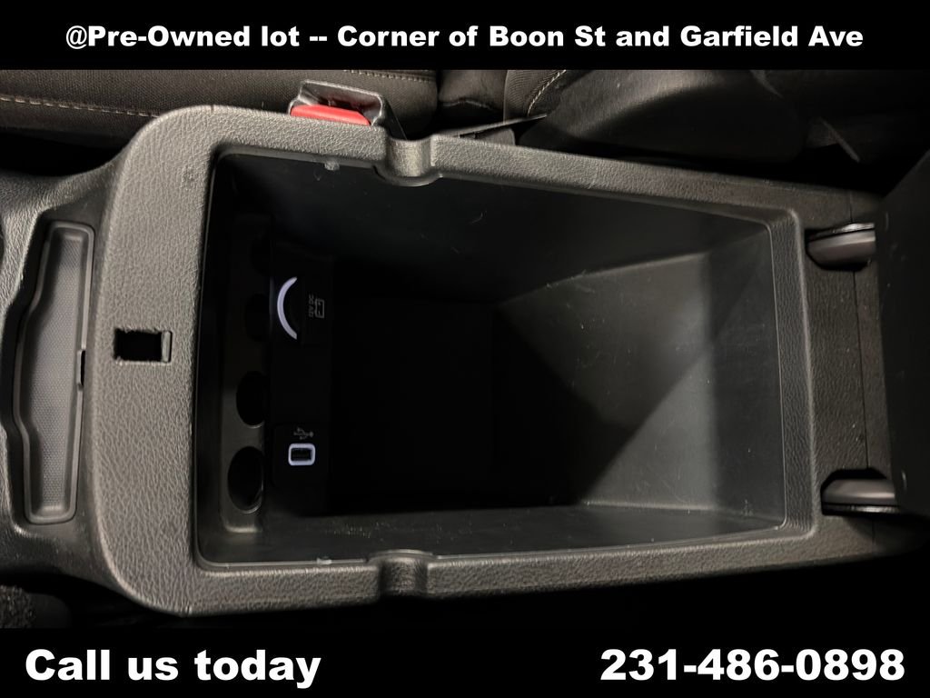 Used 2016 Gray Jeep Altitude image 27