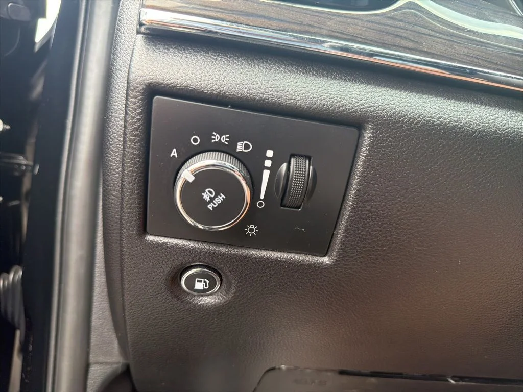 Used 2020 Black Jeep Overland image 51