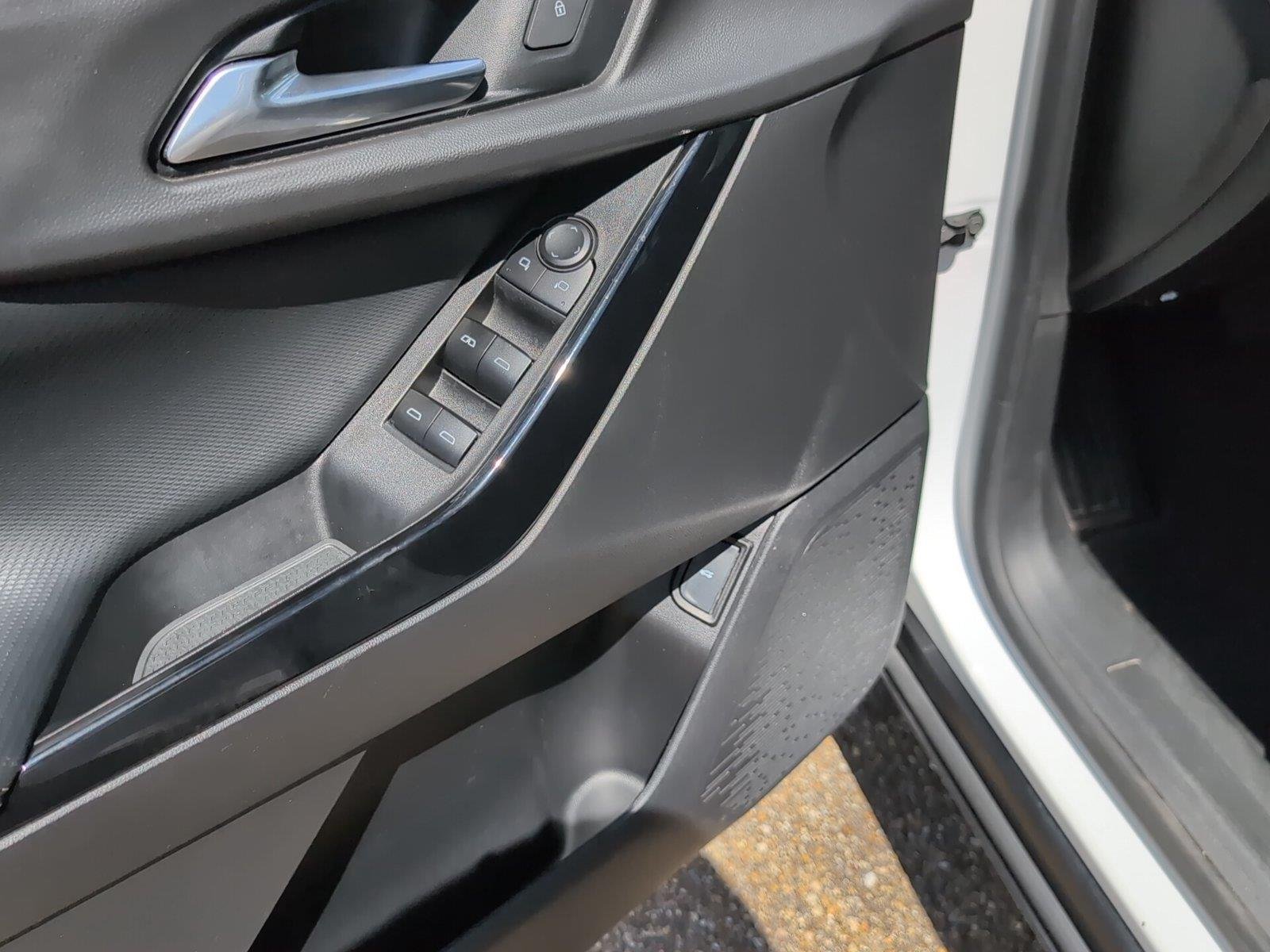 Used 2025 Summit White Chevrolet LT image 12