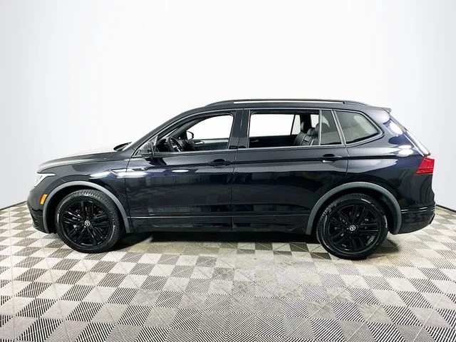 Pre-Owned 2022 Volkswagen Tiguan 2.0T SE R-Line Black