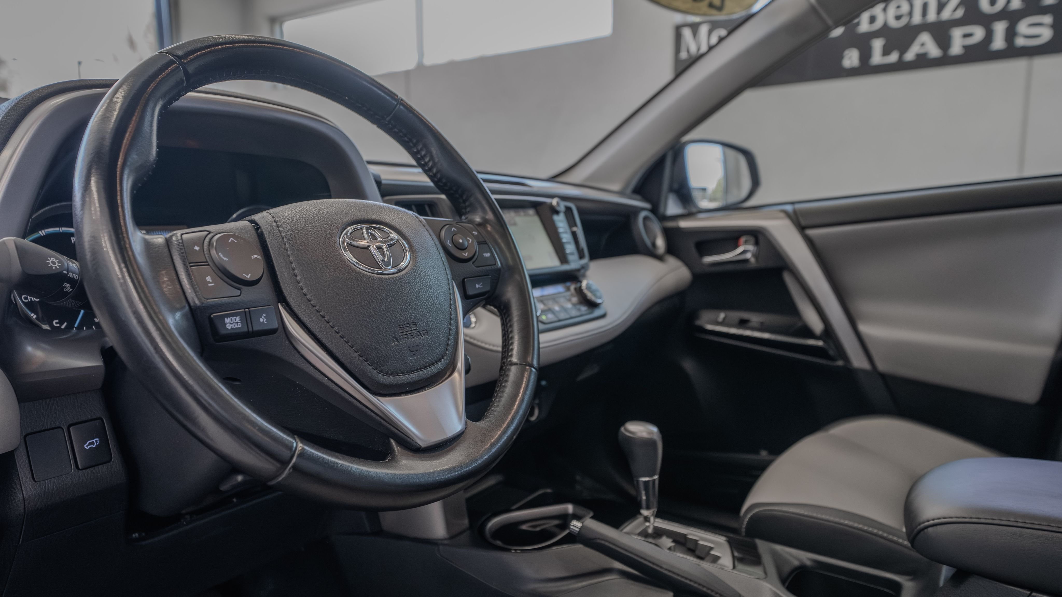 Used 2018 Blizzard Pearl Toyota Limited image 7