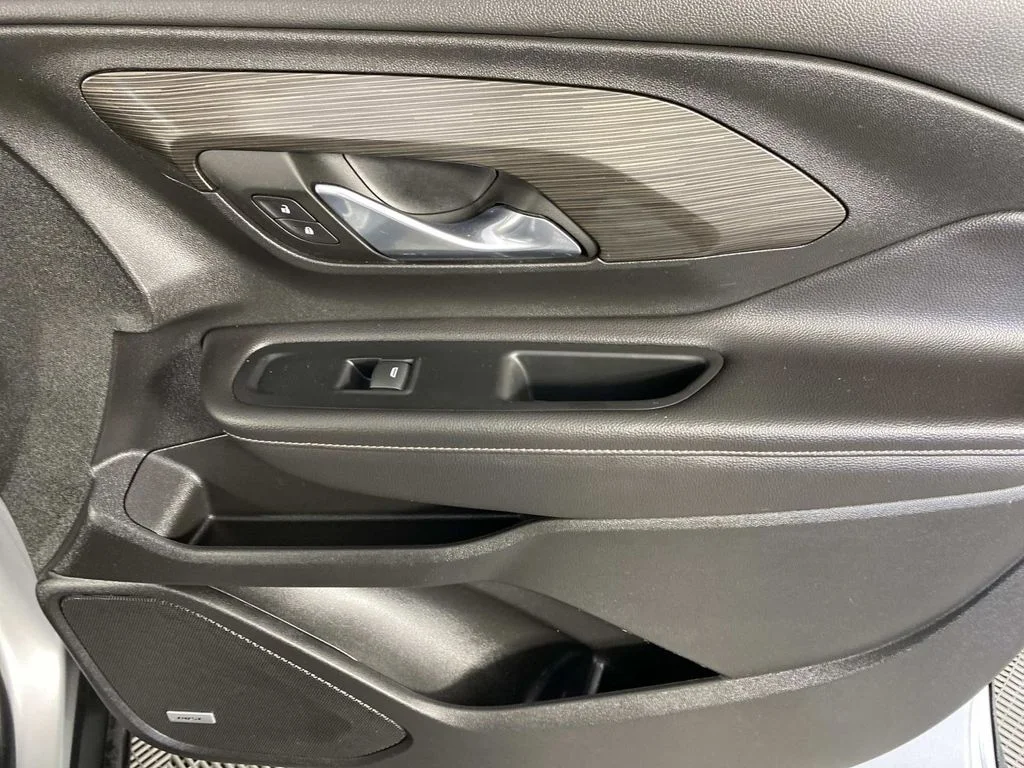Used 2022 Silver GMC SLT image 25