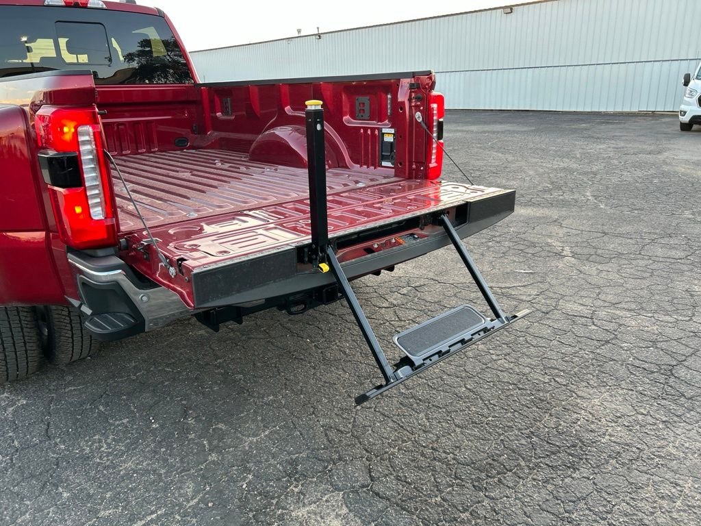 Used 2026 Ruby Red Metallic Ford XLT image 7