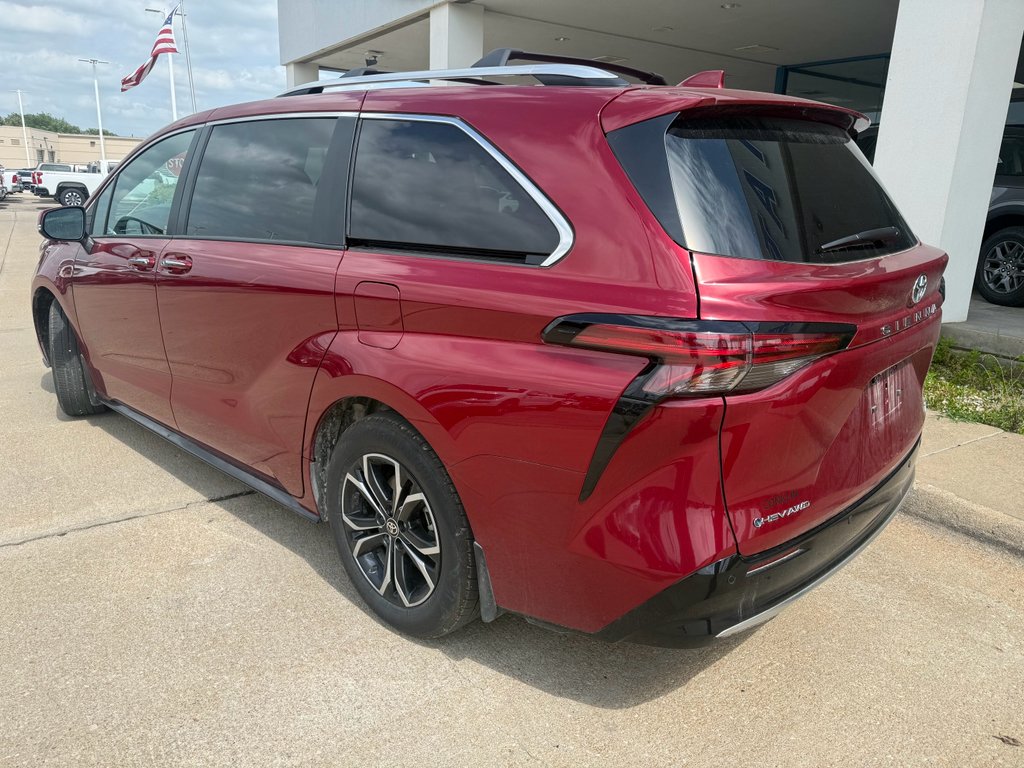 Used 2025 Ruby Flare Pearl Toyota Platinum image 7
