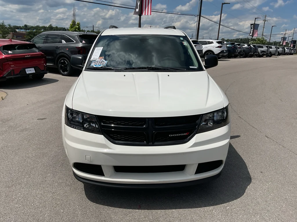 Used 2020 Vice White Dodge SE Value image 3