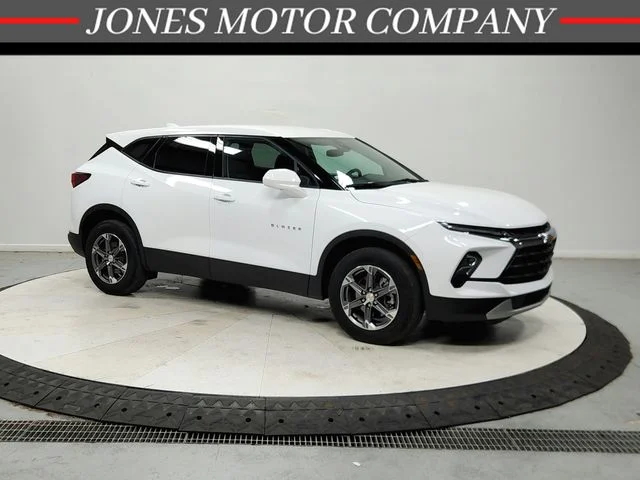 Used 2025 White Chevrolet LT image 1