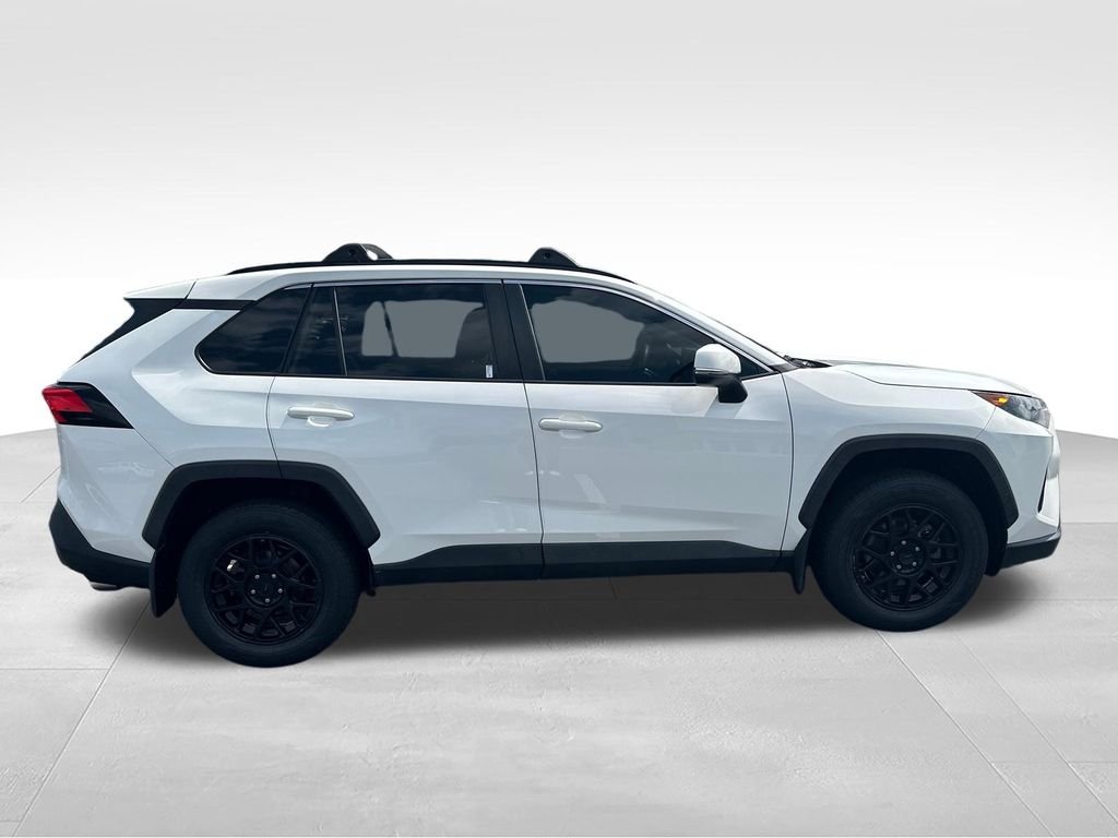 Used 2020 White Toyota LE image 6