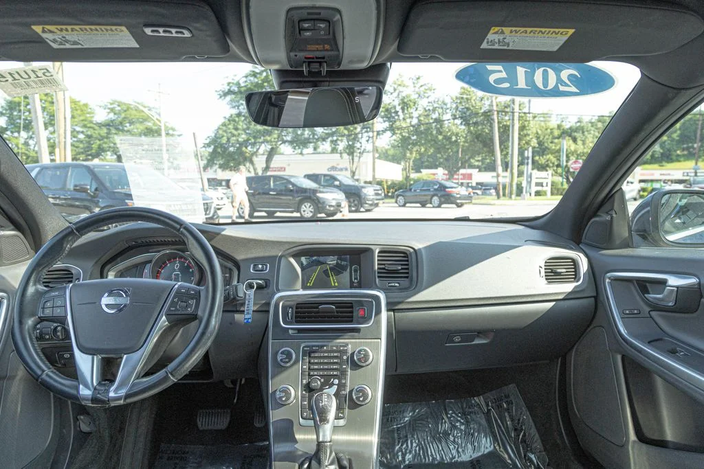 Used 2015 Blue Volvo T5 Premier image 18