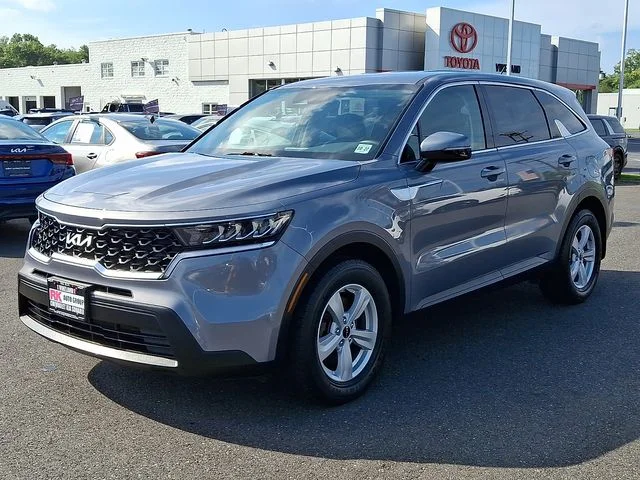 Used 2022 Silver Kia LX image 4