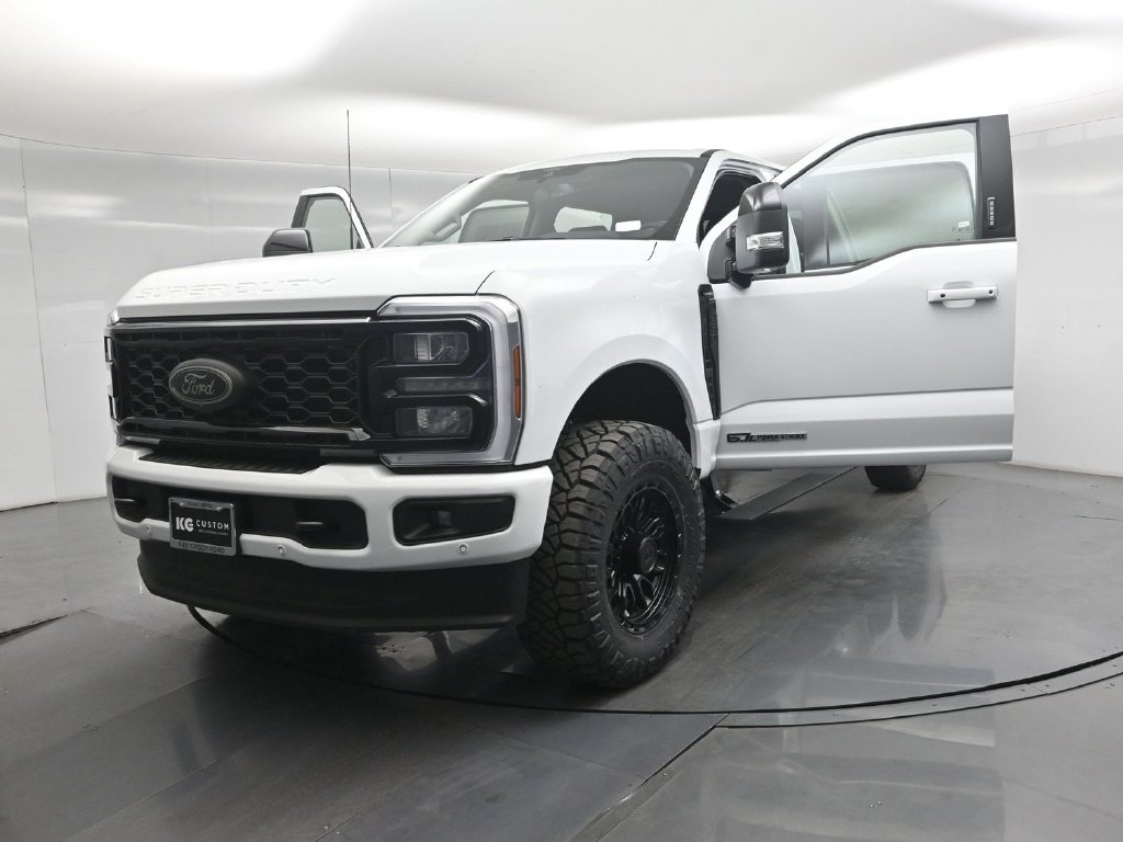New 2026 Oxford White Ford Lariat image 28