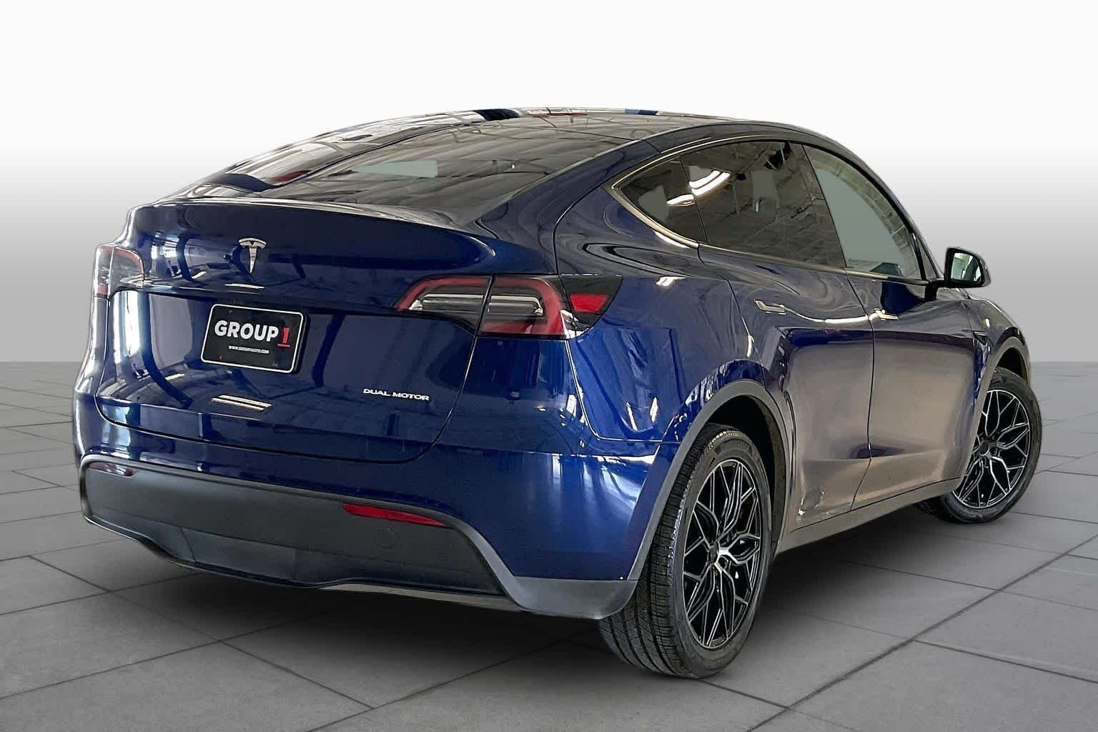 Used 2023 Deep Blue Metallic Tesla  image 12