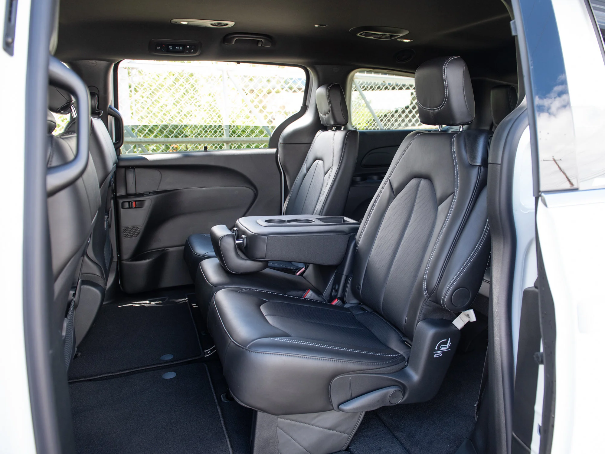 New 2027 White Chrysler Select*, Remote Start, Heated Leather Seats, Lane Departure Warning image 19