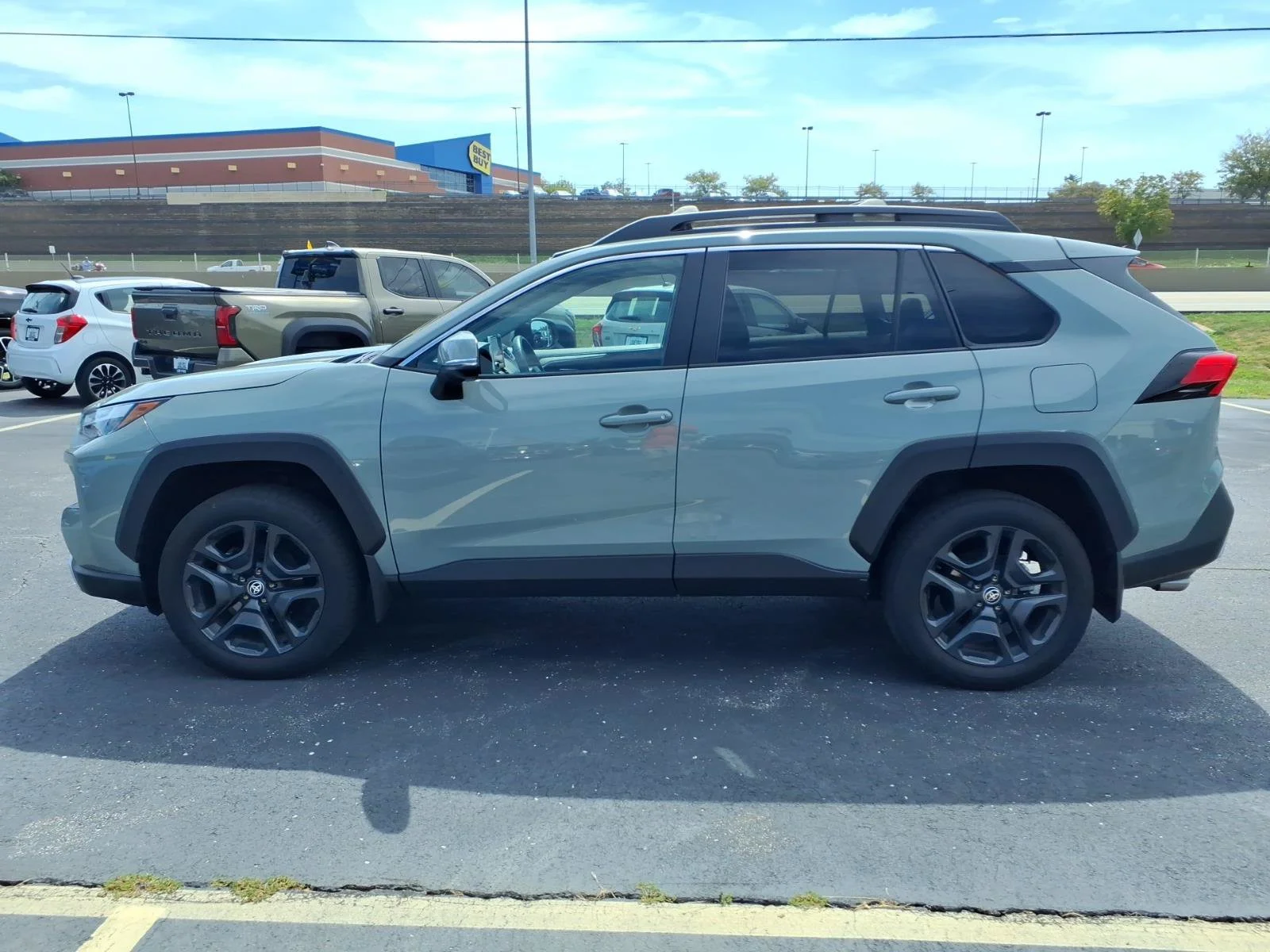 Used 2023 Lunar Toyota Adventure image 4