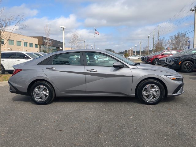 Used 2026 Silver Hyundai SE image 4