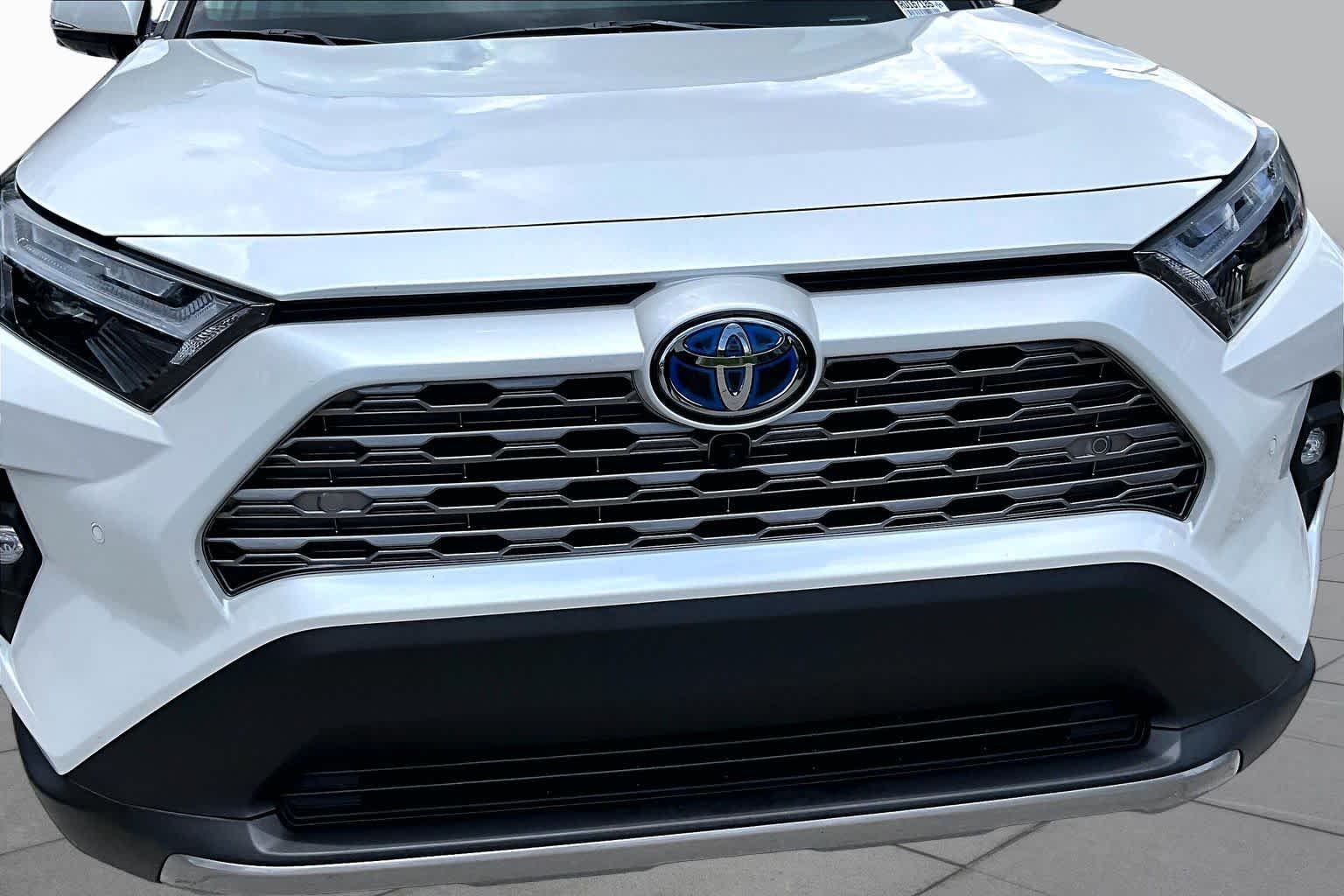 Used 2024 Wind Chill Pearl Toyota Hybrid Limited image 30