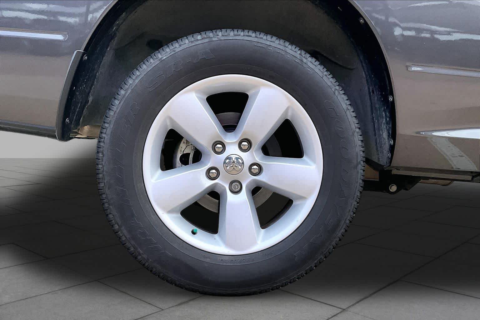 Used 2024 Granite Crystal Metallic Clearcoat Ram Tradesman image 10