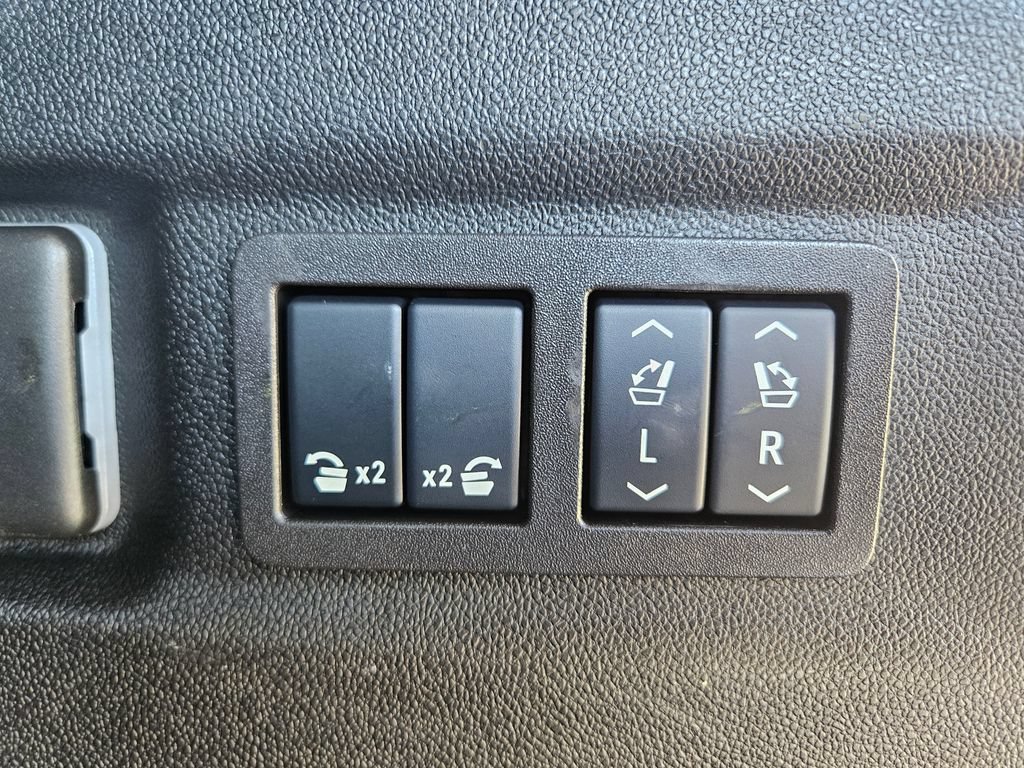 2025 GMC Yukon XL AT4 - Photo 20