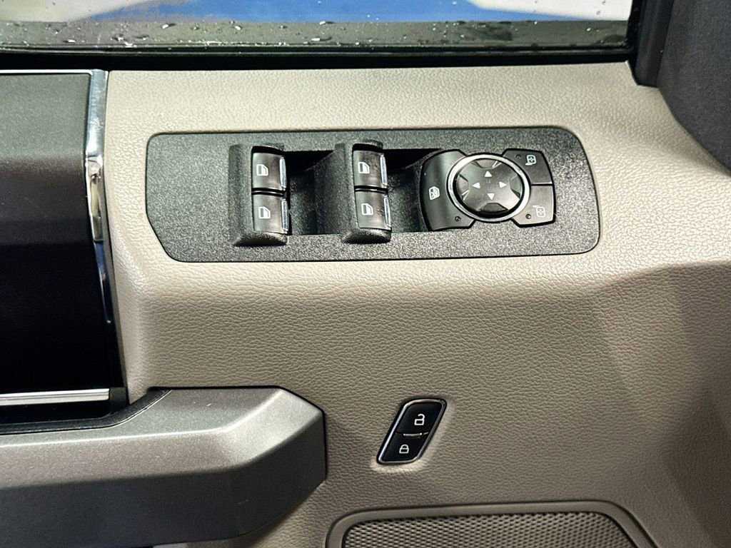 Used 2018  Ford XL image 17
