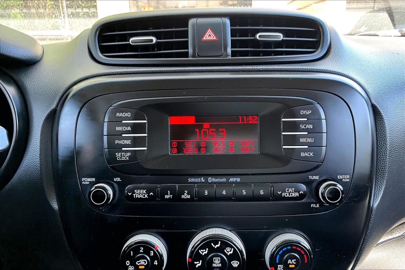 Used 2016 Clear White Kia Base image 30