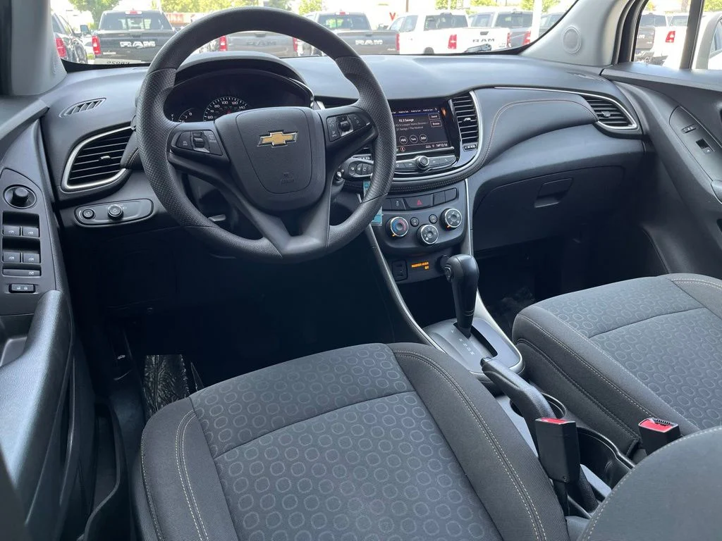 Used 2022 White Chevrolet LS image 22