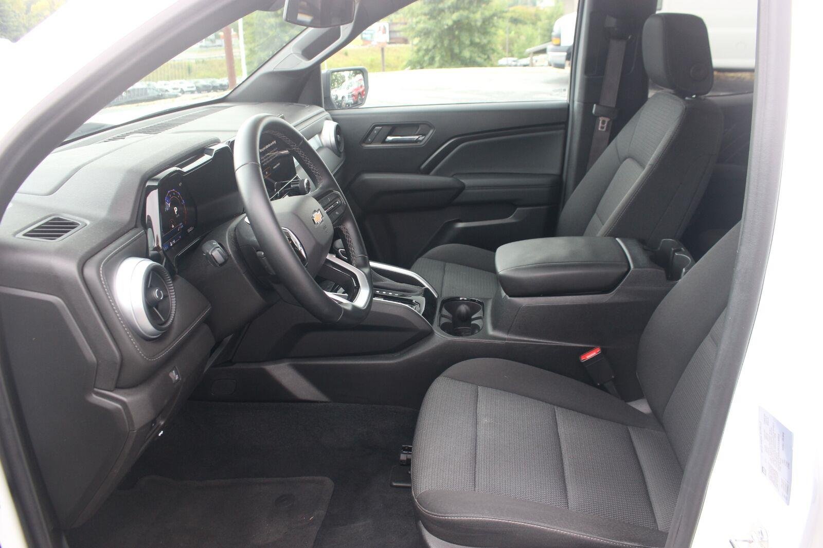Used 2024 Summit White Chevrolet LT image 16