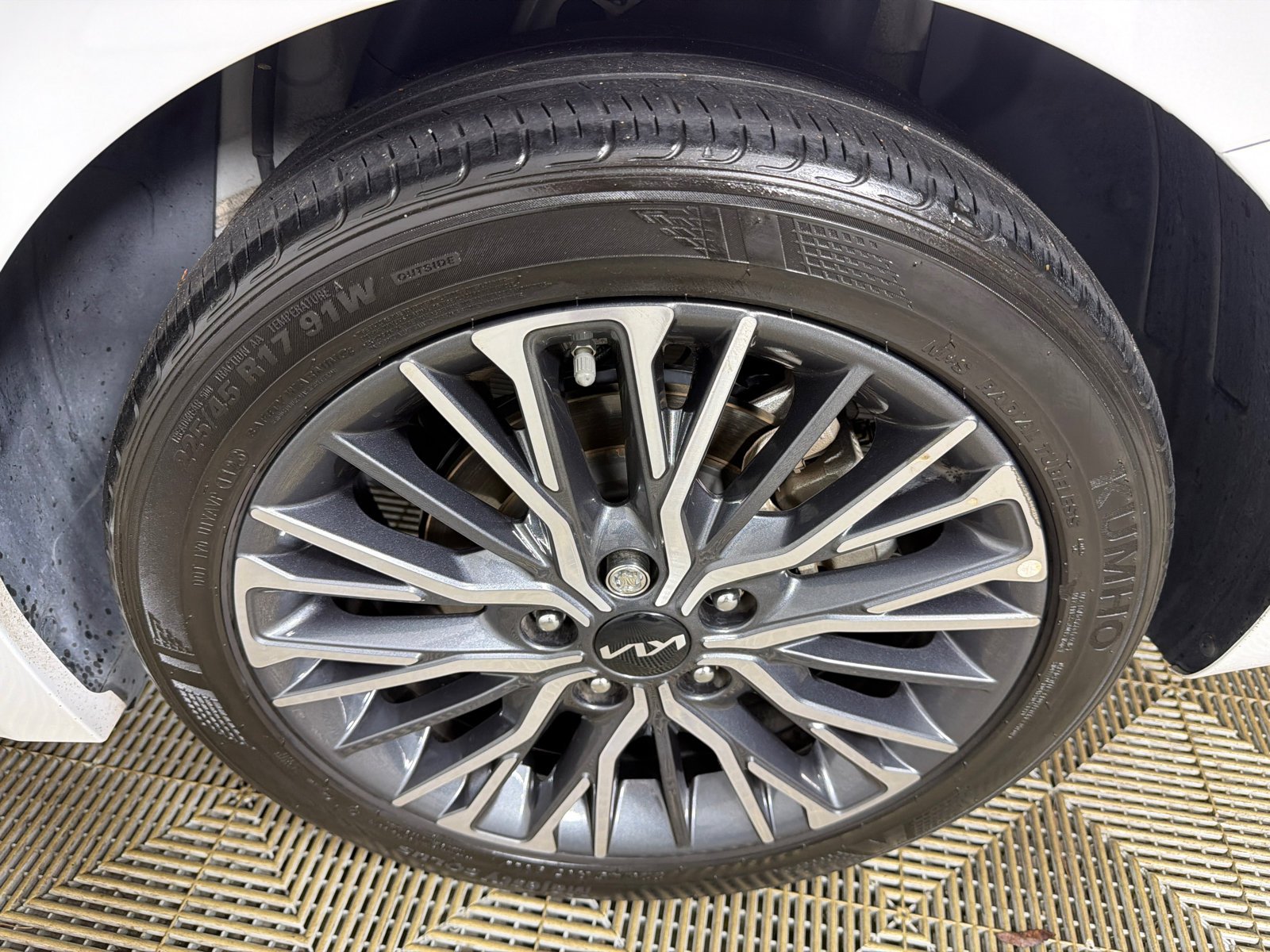Used 2023 Snow White Pearl Kia GT-Line image 20