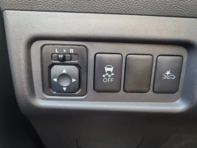 Used 2024  Mitsubishi ES image 30