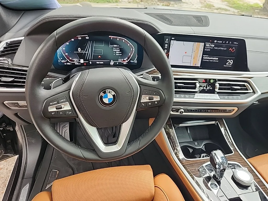 Certified Used 2023 Black Sapphire Metallic BMW sDrive40i image 4