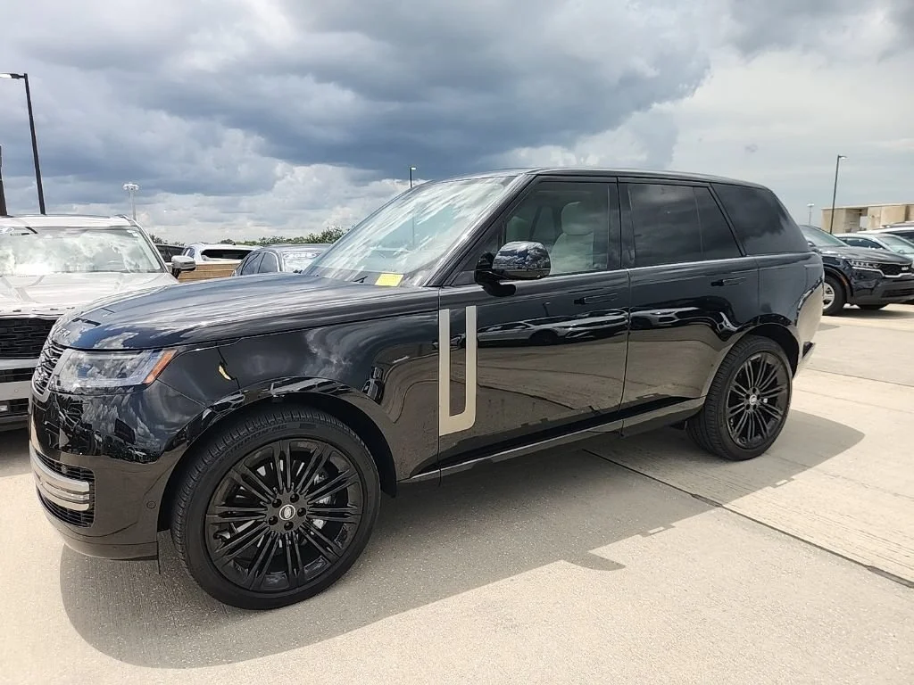 Used 2025 Santorini Black Metallic Land Rover SE image 1