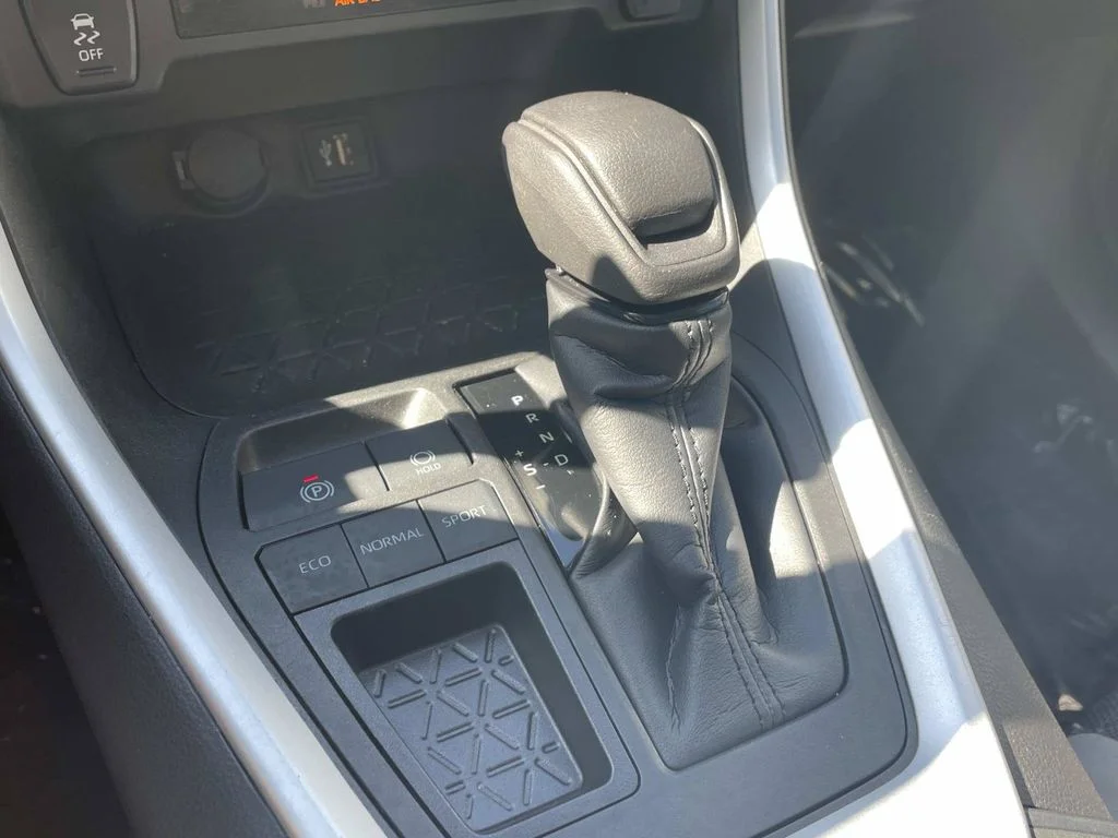 Used 2023  Toyota XLE image 42