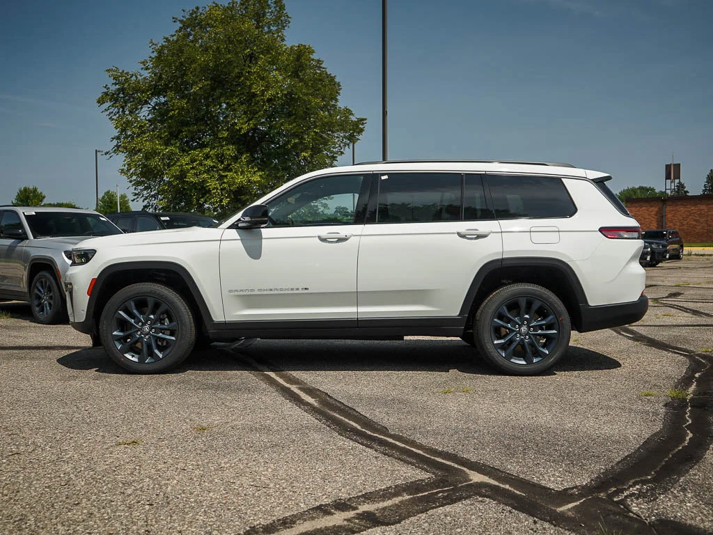 New 2026 Bright White Clearcoat Jeep  image 3