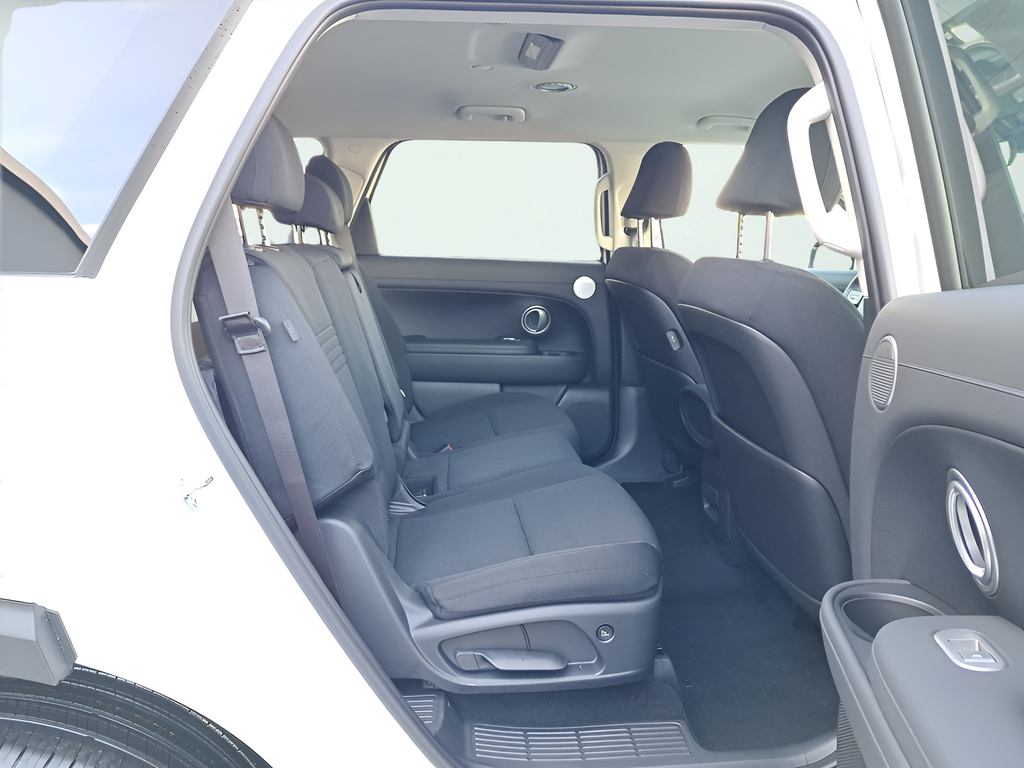 New 2026 White Hyundai SE image 14