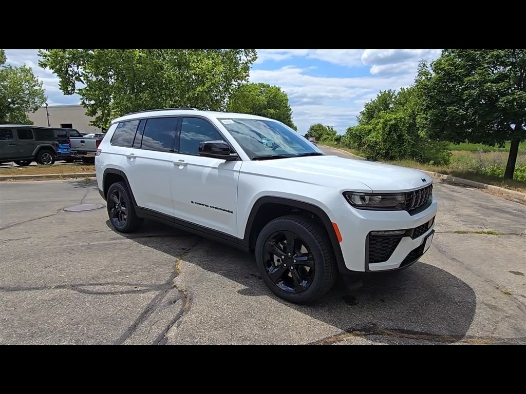 New 2026 Bright White Clear-Coat Exterior Paint Jeep Limited image 11