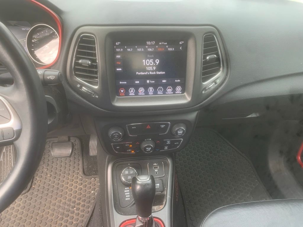 Used 2019 White Clearcoat Jeep Trailhawk image 19