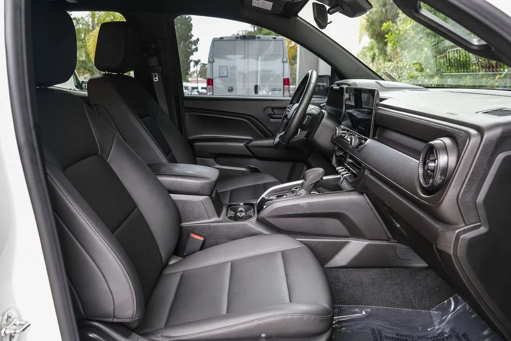 Used 2025 White Chevrolet Trail Boss image 15
