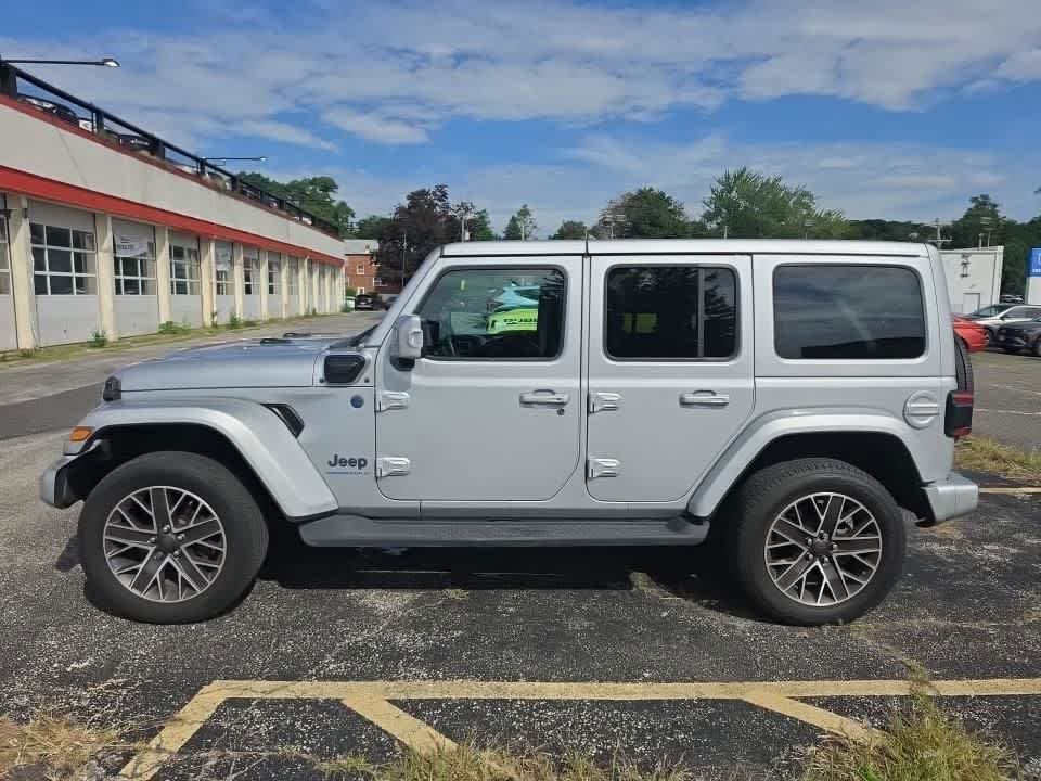 Used 2023 Silver Zynith Clearcoat Jeep Sahara High Altitude image 4
